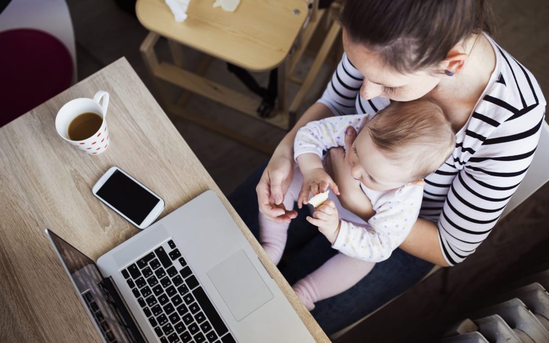 Stay-at-Home Mom vs Working Mom – Which is Best for You?