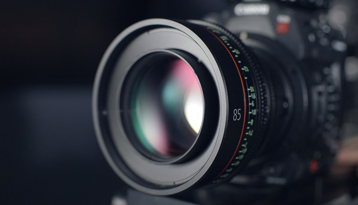 close up on the lens of a camera 